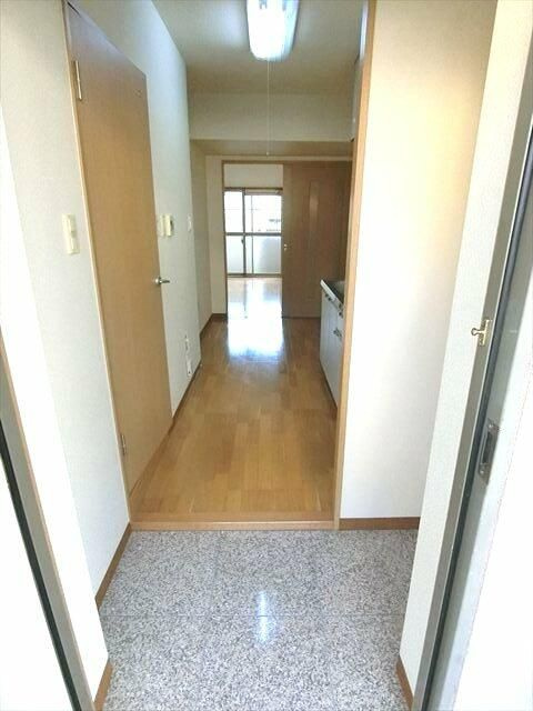 リトルジャーニーの玄関