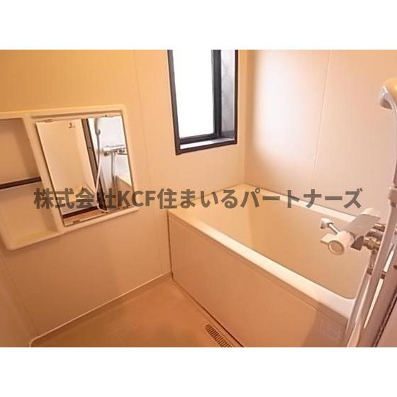 赤司アパートの浴室|コンパクトで使いやすいお風呂です