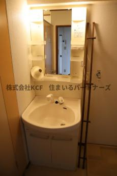 プレアール荒木の洗面所|明るい洗面所です
