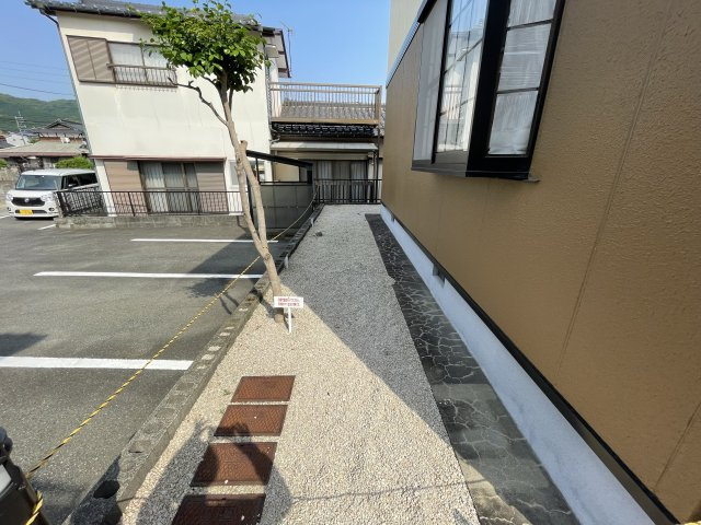 亀幸園ハイツのエントランス