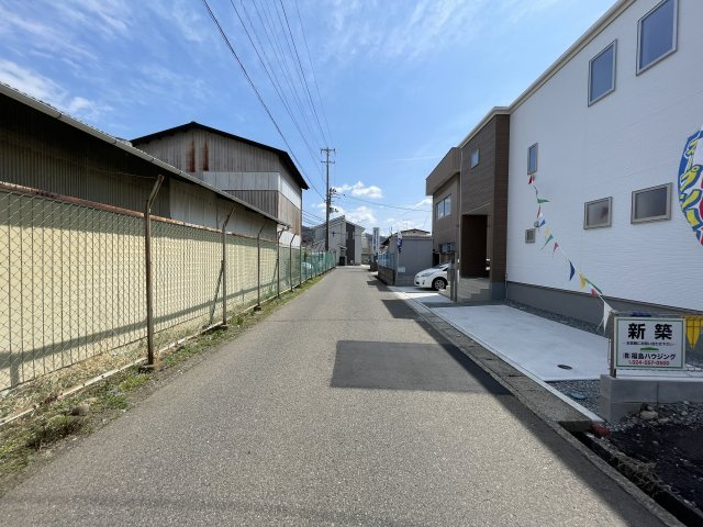 郷野目第2　Livele Garden　全1棟の前面道路含む現地写真