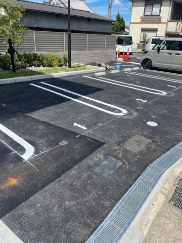 サンメゾン寿々の駐車場