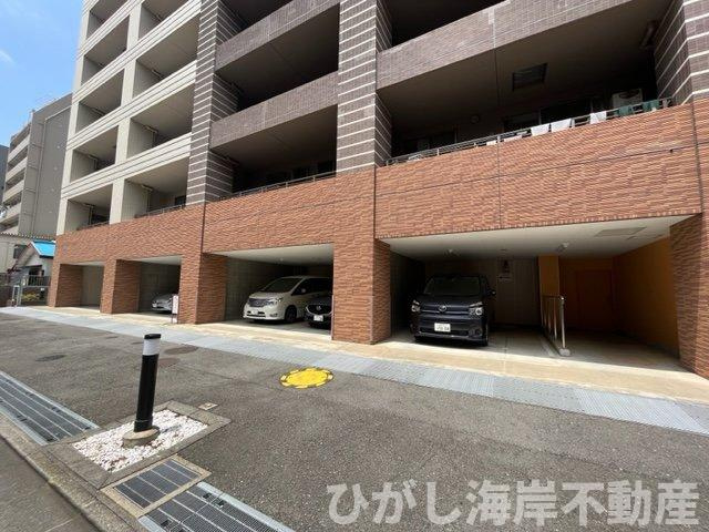 オーセンティアタワー平塚の駐車場|敷地内駐車場