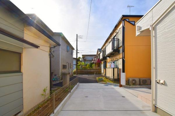 横浜市金沢区寺前２丁目の新築一戸建の前面道路含む現地写真|周辺環境も合わせてご案内させて頂きます！
お気軽にお問い合わせ下さい！