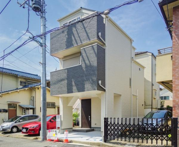 横浜市神奈川区西大口の新築一戸建の前面道路含む現地写真|周辺は生活利便施設が点在しています。
是非一度、現地へお越しください！
ご自宅までの送迎も可能です！