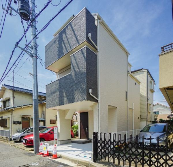 横浜市神奈川区西大口の新築一戸建の外観|周辺は落ち着いた街並み。
是非一度、現地へお越しください。
ご自宅まで送迎も可能です