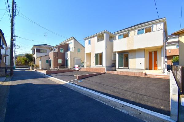 横浜市旭区二俣川１丁目の新築一戸建の前面道路含む現地写真|広々とした前面道路！
駐車も楽に行えます。