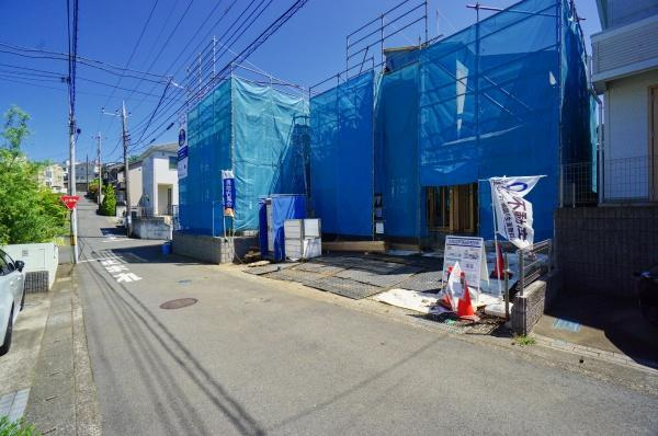 横浜市旭区万騎が原の新築一戸建の外観|周辺は落ち着いた街並み。
是非一度、現地へお越しください。
ご自宅まで送迎も可能です