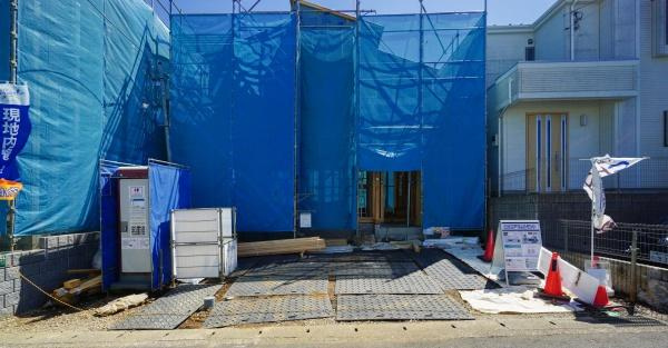 横浜市旭区万騎が原の新築一戸建の前面道路含む現地写真|閑静な住宅地でゆったりとお過ごし頂けます。
現地と合わせて周辺環境もご案内致します。