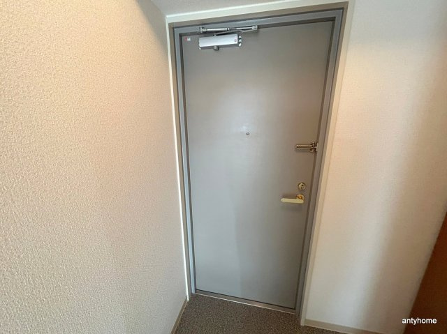 ラファイン江坂　仲介手数料無料の玄関