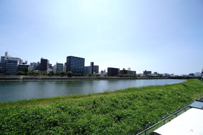 【展望】 | 【上質リノベ】リバーサイドネオ舟入 | 【四季を感じる】
四季の移ろい・爽やかな青空や風を感じられ
自然を愉しめるパノラマビュー。
毎日の暮らしに余裕を感じさせてくれる、
遮る物の無い開放的な眺望を是非、ご堪能ください。