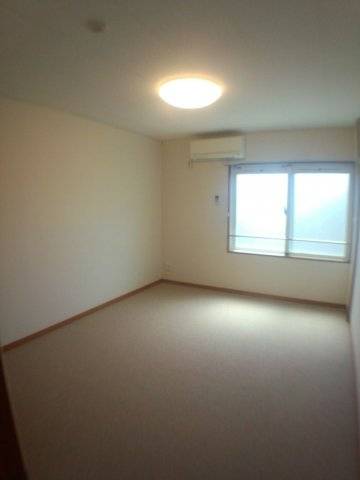 レオパレスピュアハイツ学研台の居間・リビング