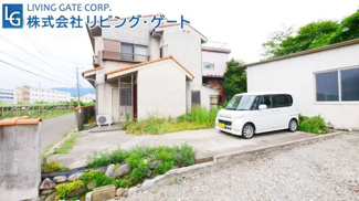 【外観】 | 建物東側からの様子。