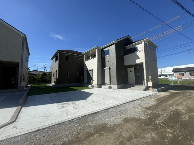 新築　高崎市倉賀野町9期　Heartful　Town　2号棟の駐車場|現地写真　駐車スペースは並列2台～3台分可能です！

