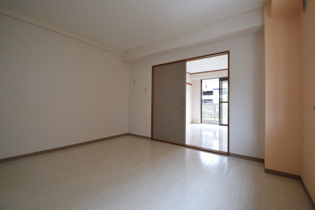 アビタシオンＫの居間・リビング|角部屋です。写真は1階角部屋