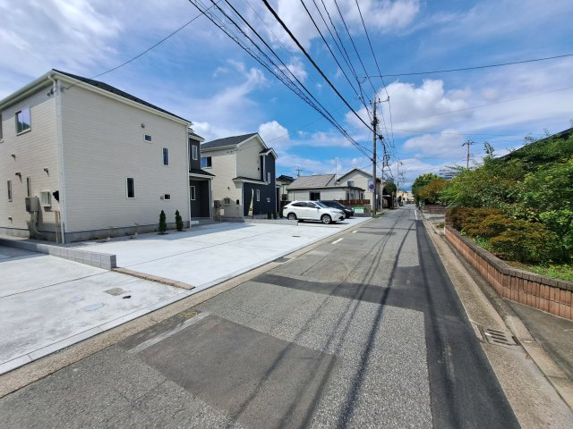 新築　前橋市岩神町2期　Heartful　Town　2号棟の前面道路含む現地写真|現地写真　北側接道幅員約4.7ｍ