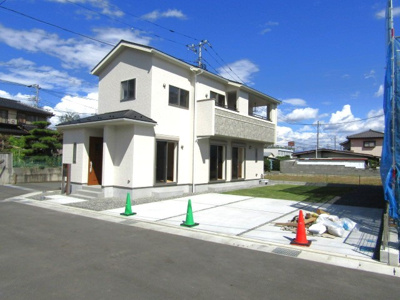 【前面道路含む現地写真】 | ブルーミングガーデン南アルプス市桃園　1号棟 | 前面道路含む現地写真です