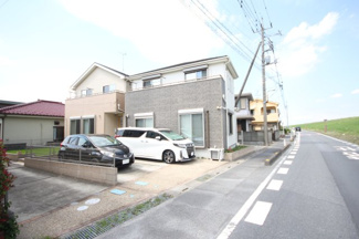 【前面道路含む現地写真】