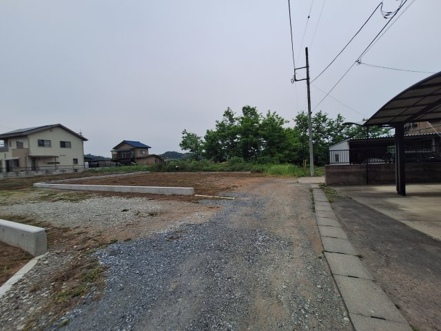 高崎市吉井町塩川売土地 ①号地の前面道路含む現地写真