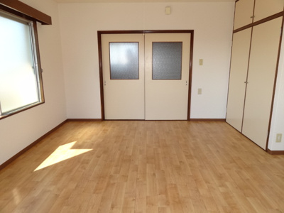 【内装】 | クリンピアＹ | 明るい洋室１０帖！