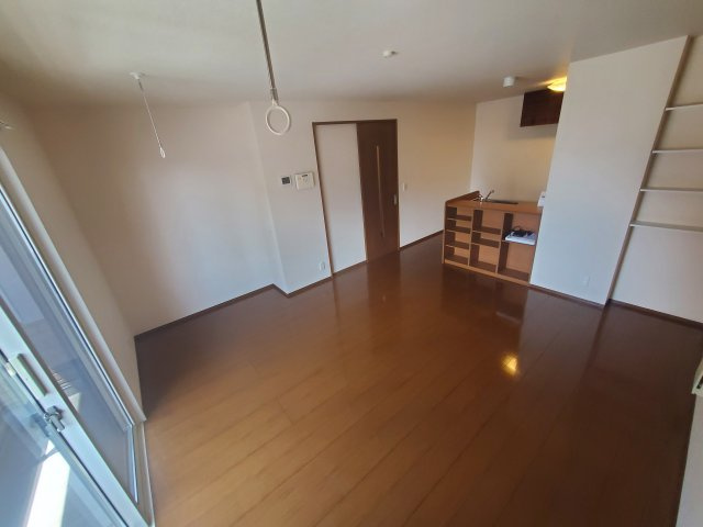 セピアコートC館の居間・リビング|こちらの居間で趣味の時間をお楽しみください
