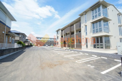 【駐車場】 | ペルラディアマンテ | 駐車場があるので、車を買う予定の方も安心です