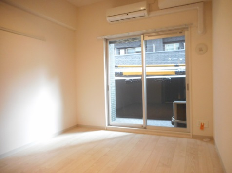 プレサンス松屋町駅前デュオ　BRAVI不動産の洋室|【プレサンス松屋町駅前デュオ】広々とした洋室です