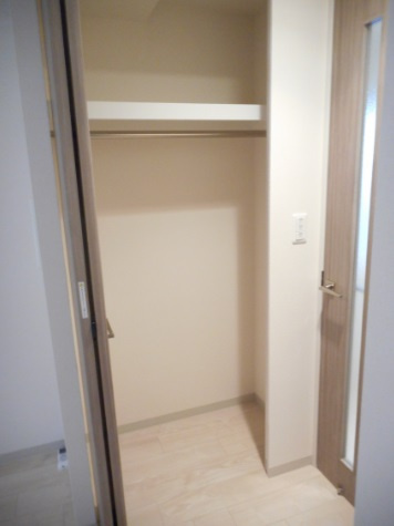 プレサンス松屋町駅前デュオ　BRAVI不動産の収納|【プレサンス松屋町駅前デュオ】便利な収納スペースです