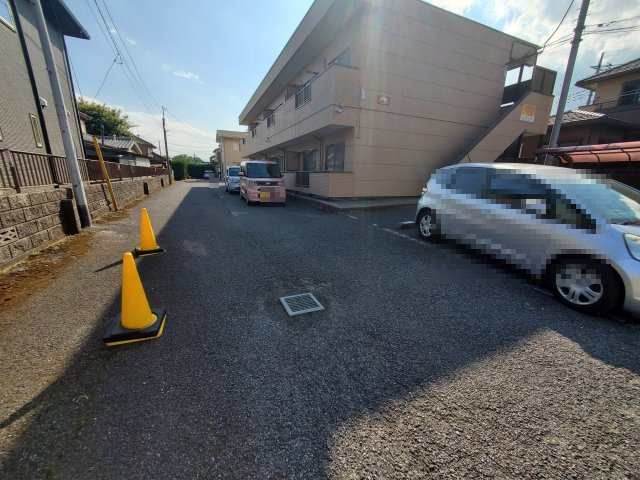 クリエイトハイツの駐車場