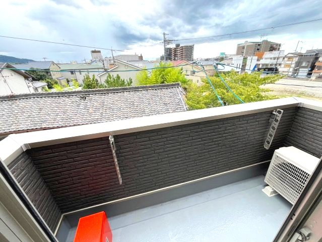 寝屋川市秦町のアパートのバルコニー