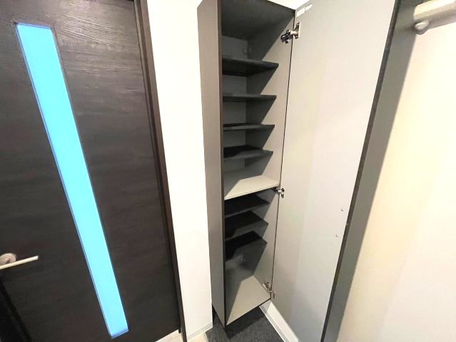 寝屋川市秦町のアパートの収納|シューズボックス