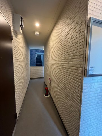 寝屋川市秦町のアパートのロビー