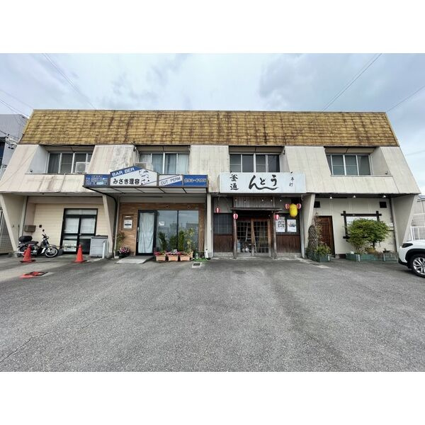中ノ坪店舗の外観