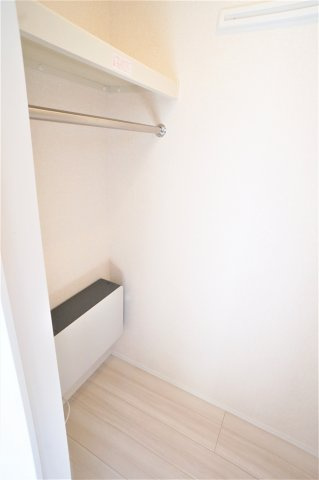 フェリスの収納|収納の中には蓄電器