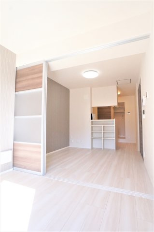 フェリスの居間・リビング|角部屋なので、2面採光