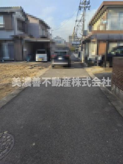 ６３３５０　岐阜市長良子正賀土地の前面道路含む現地写真