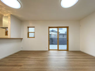 【居間・リビング】 | 近江八幡市川原町1丁目　中古戸建