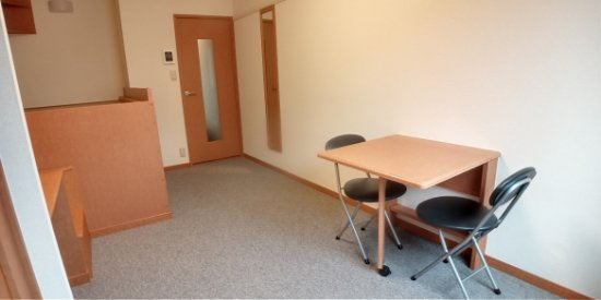 レオパレスＡｖａｌｏｎ７５０Ｒの居間・リビング