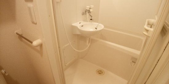 レオパレスプランティン美吉野の浴室