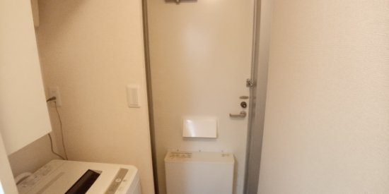 レオパレスプランティン美吉野の玄関