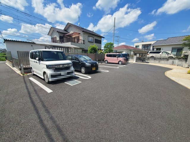 レイクセゾンSTの駐車場