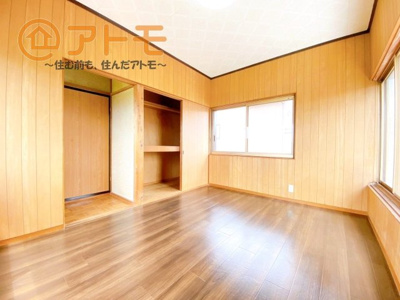 【寝室】 | 富士市大淵　中古戸建て　全1棟 | 壁と床がシンプルな色合いだからこそ、自分だけの空間を作ろう♪