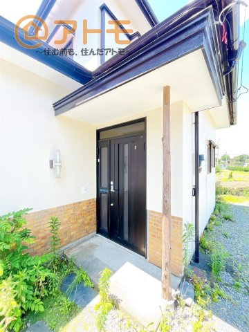 【玄関】 | 富士市大淵　中古戸建て　全1棟 | ダブルロックドアの玄関で防犯もばっちり☆
