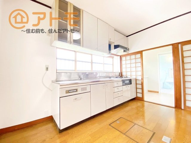 【キッチン】 | 富士市大淵　中古戸建て　全1棟 | シンクの広いキッチンは、大きな鍋やフライパンも楽々洗えます！