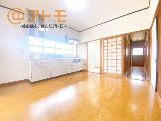 【居間・リビング】 | 富士市大淵　中古戸建て　全1棟 | 家族団らんのイメージは、リビングを思い浮かべませんか？リビングこそ広々としたお部屋が良いですね♪
