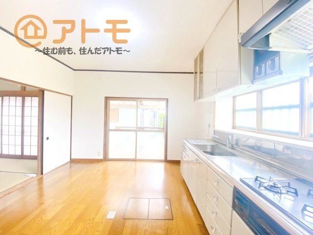 【居間・リビング】 | 富士市大淵　中古戸建て　全1棟 | 家具の配置でゾーニングが可能です♪