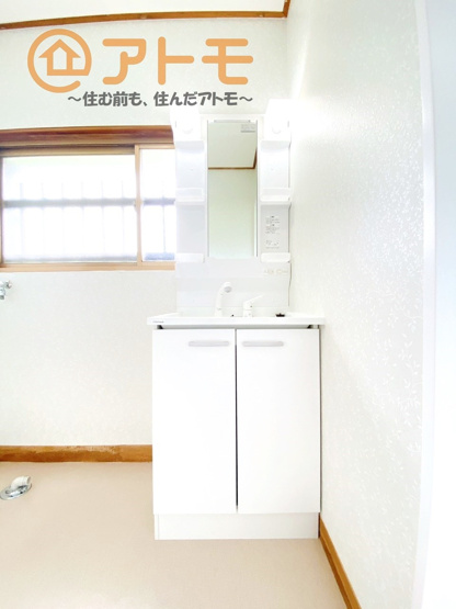 【独立洗面台】 | 富士市大淵　中古戸建て　全1棟 | 収納を使えば、家族の小物が集まる洗面台もスッキリ♪