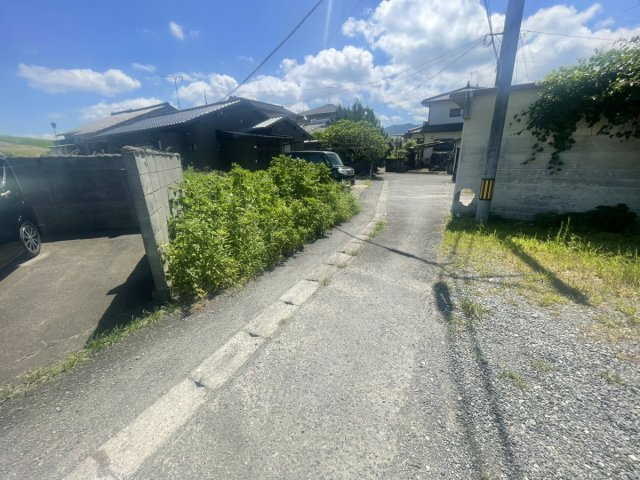 高下西町売り土地の前面道路含む現地写真