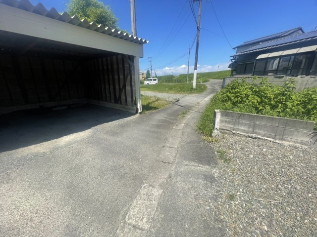 高下西町売り土地の前面道路含む現地写真