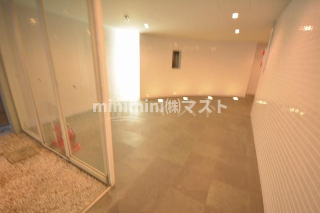 プレジール靭公園のエントランス